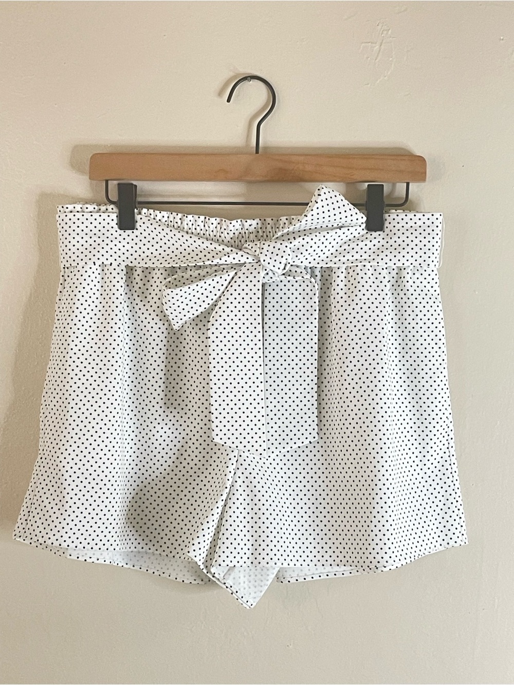 Alice + Olivia White Polka Dot paper bag Shorts